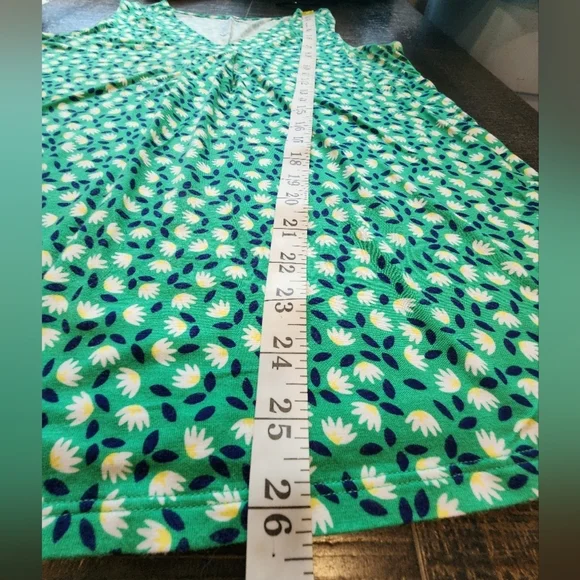 Croft & Barrow Green Sleeveless Blouse with V-Neck - Picture 5 of 6